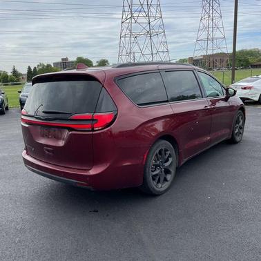 2021 Chrysler Pacifica Touring L
