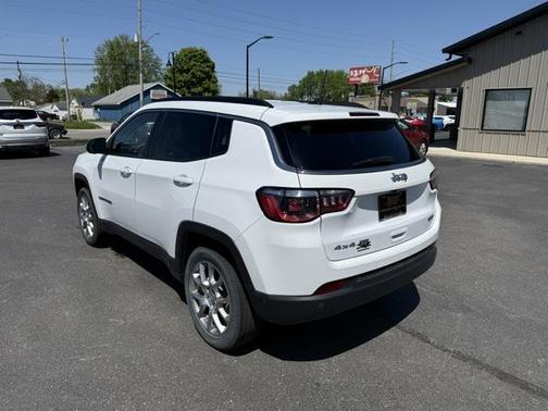 2022 Jeep Compass Latitude Lux