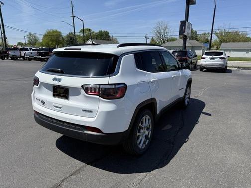 2022 Jeep Compass Latitude Lux