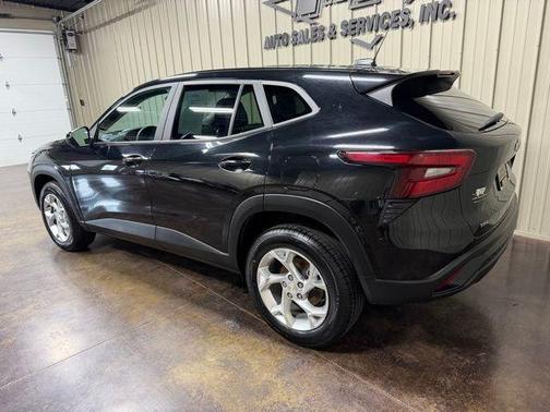 Mosaic Black Metallic 2024 Chevrolet Trax LS