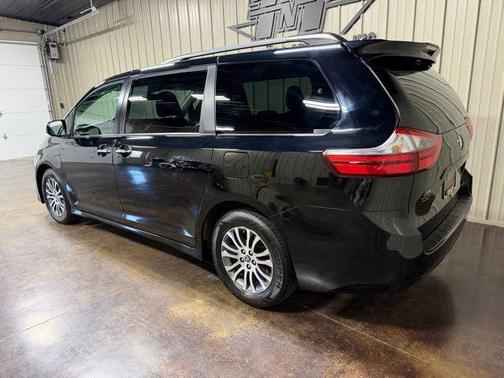 Midnight Black Metallic 2020 Toyota Sienna XLE