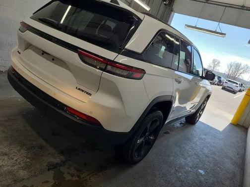Bright White Clearcoat 2023 Jeep Grand Cherokee Limited