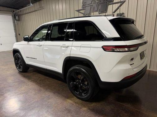 Bright White Clearcoat 2023 Jeep Grand Cherokee Limited