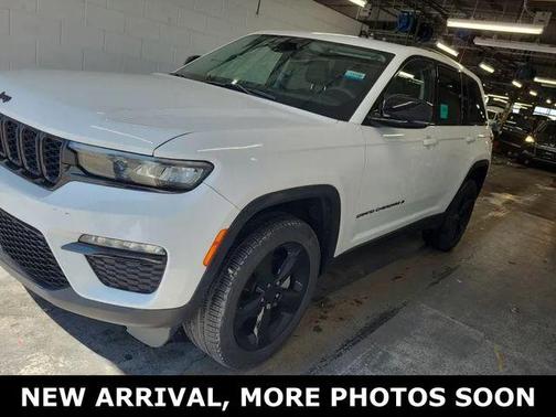 Bright White Clearcoat 2023 Jeep Grand Cherokee Limited