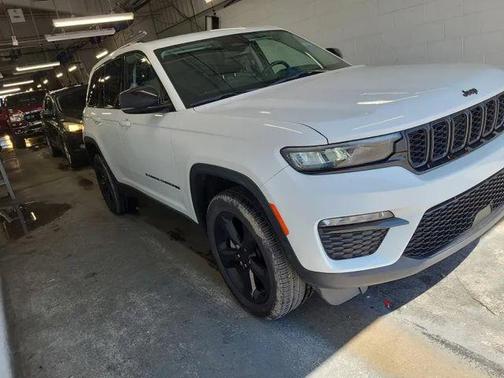 Bright White Clearcoat 2023 Jeep Grand Cherokee Limited