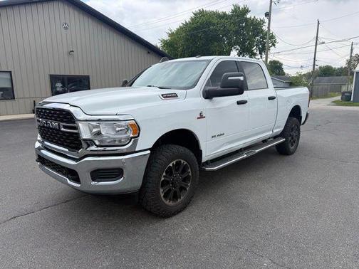 Bright White Clearcoat 2023 RAM 2500 Big Horn Crew Cab 4x4 6'4' Box