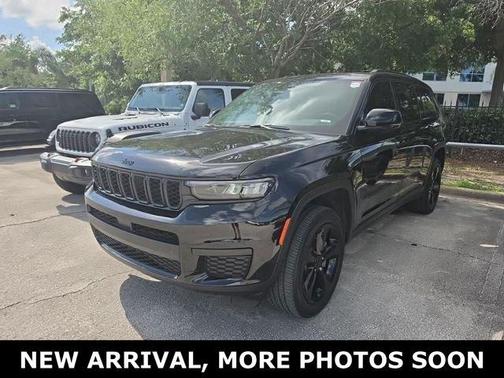 Diamond Black Crystal Pearlcoat 2023 Jeep Grand Cherokee L Altitude