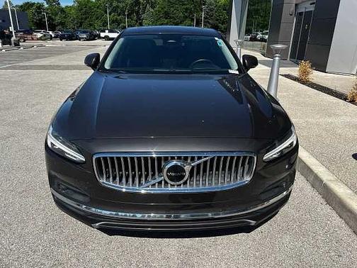 Platinum Gray Metallic 2023 Volvo S90 Ultimate