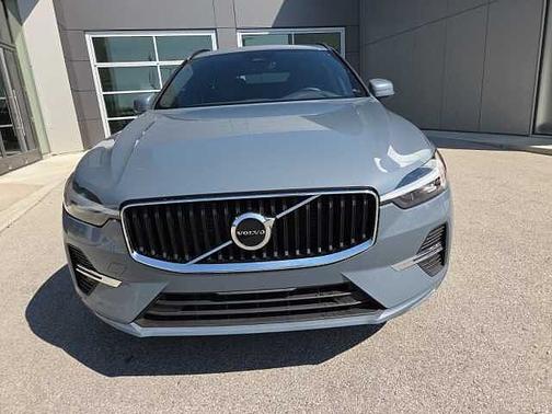 2022 Volvo XC60 B5 Momentum