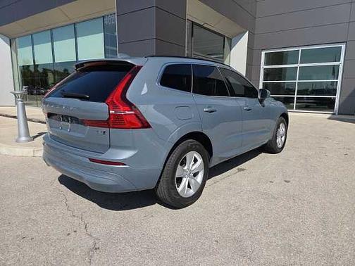 2022 Volvo XC60 B5 Momentum