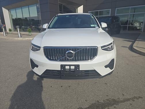 2025 Volvo XC40 B5 Core