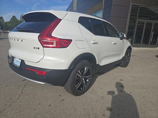 2025 Volvo XC40 B5 Core