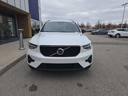 2025 Volvo XC40 Plus