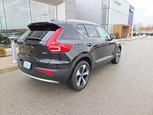 2025 Volvo XC40 Plus