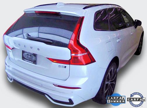 2023 Volvo XC60 B5 Ultimate Dark Theme