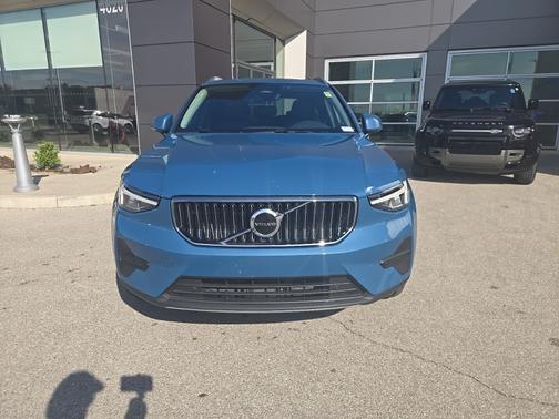 2025 Volvo XC40 B5 Core