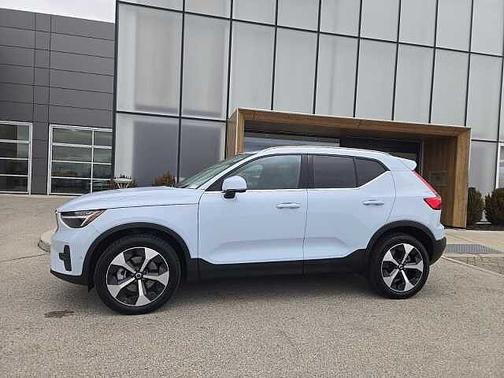 2025 Volvo XC40 Plus