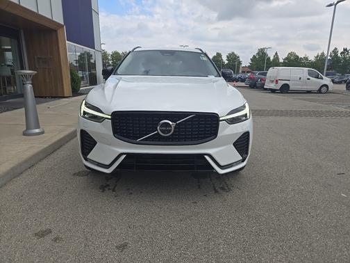 2025 Volvo XC60 B5 Plus