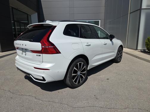 2025 Volvo XC60 B5 Plus