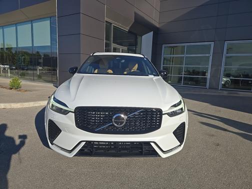 2024 Volvo XC60 B5 Ultimate Dark Theme