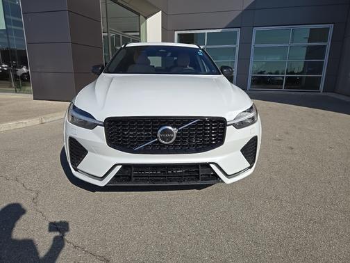 2024 Volvo XC60 B5 Ultimate Dark Theme