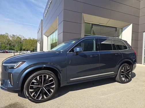 2025 Volvo XC90 B6 Plus 7-Seater