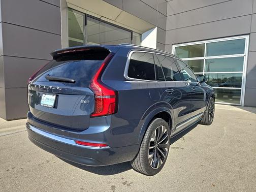 2025 Volvo XC90 B6 Plus 7-Seater