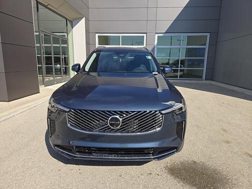 2025 Volvo XC90 B6 Plus 7-Seater