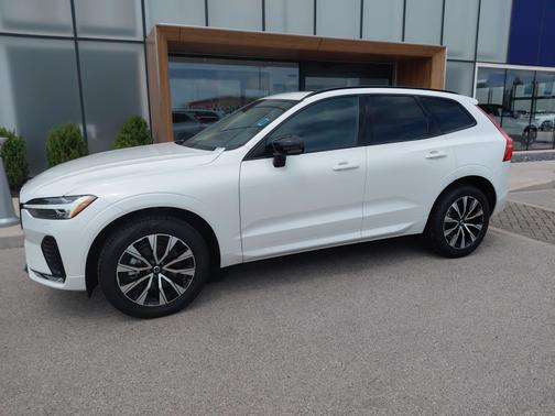 2025 Volvo XC60 B5 Core