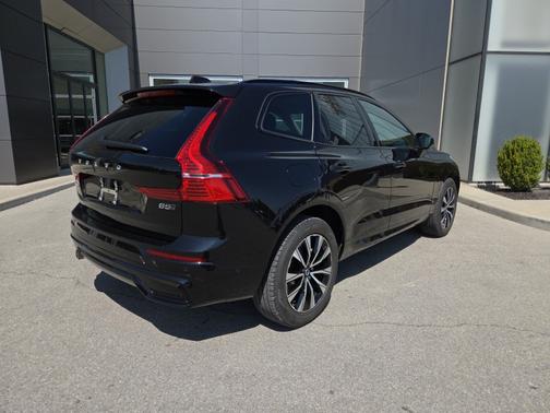 2025 Volvo XC60 B5 Plus