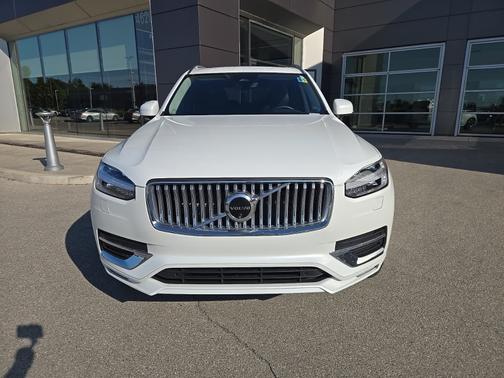 2024 Volvo XC90 B5 Plus