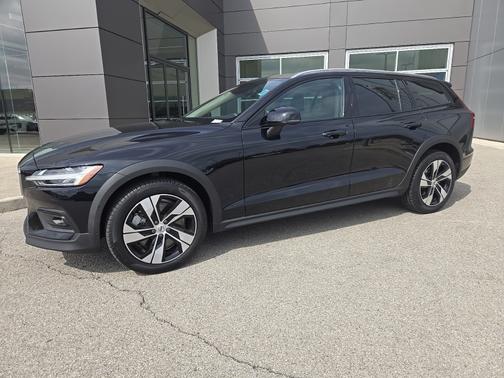 2024 Volvo V60 Cross Country B5 Plus