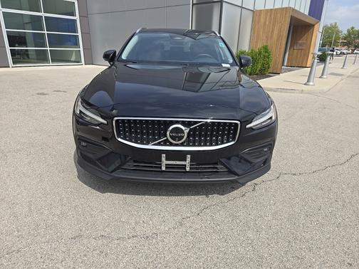 2024 Volvo V60 Cross Country B5 Plus