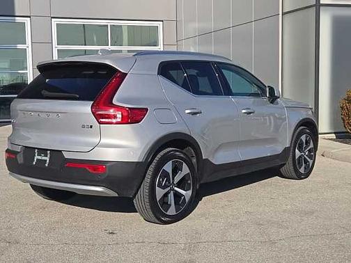 2025 Volvo XC40 Plus