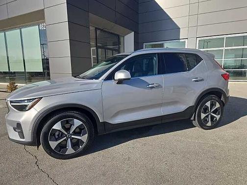 2025 Volvo XC40 Plus