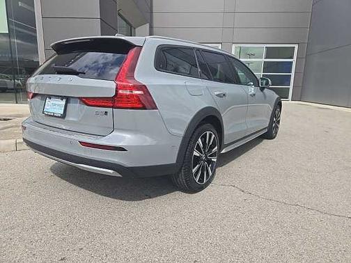 2024 Volvo V60 Cross Country Ultimate