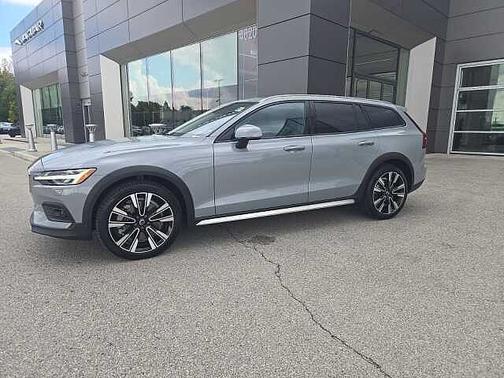 2024 Volvo V60 Cross Country Ultimate
