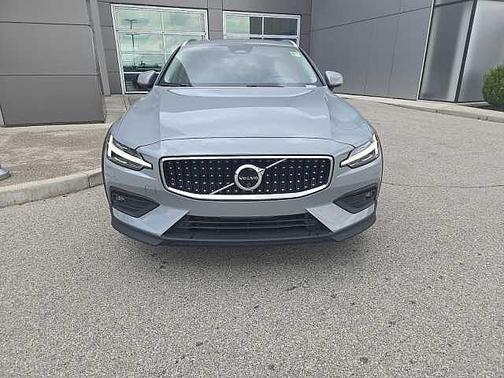 2024 Volvo V60 Cross Country Ultimate