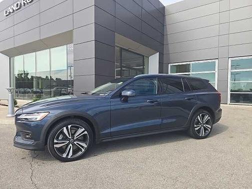 2024 Volvo V60 Cross Country Plus