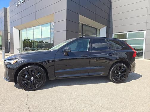 2023 Volvo XC60 B5 Plus Dark Theme