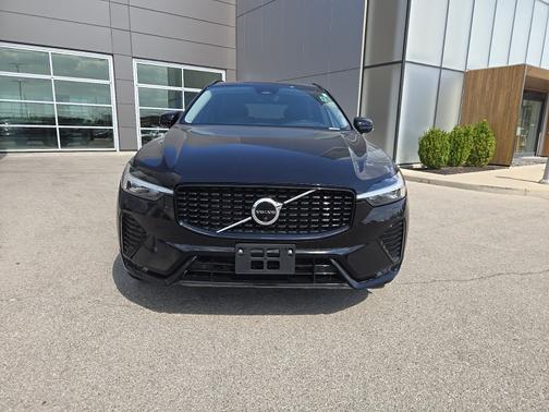 2023 Volvo XC60 B5 Plus Dark Theme