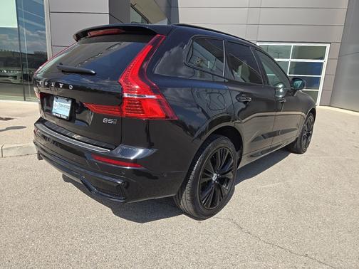 2023 Volvo XC60 B5 Plus Dark Theme