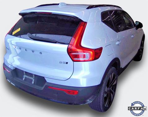 2023 Volvo XC40 B5 Plus Dark Theme