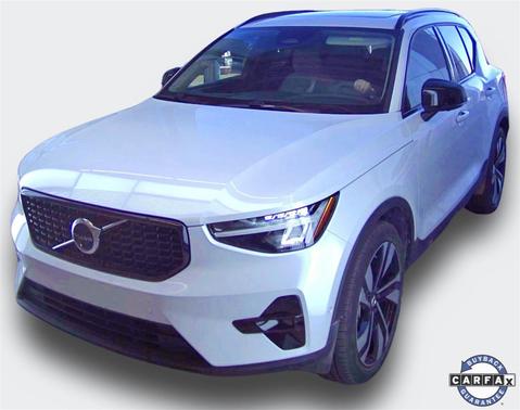 2023 Volvo XC40 B5 Plus Dark Theme
