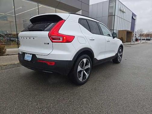 2025 Volvo XC40 Plus