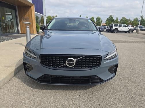 2024 Volvo S60 B5 Core Dark Theme