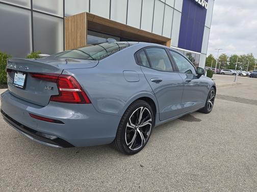 2024 Volvo S60 B5 Core Dark Theme