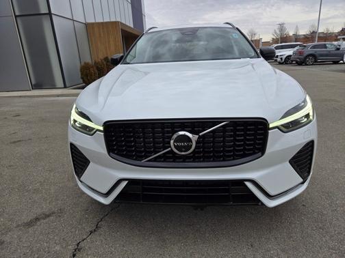 2025 Volvo XC60 B5 Plus