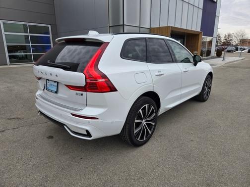 2025 Volvo XC60 B5 Plus