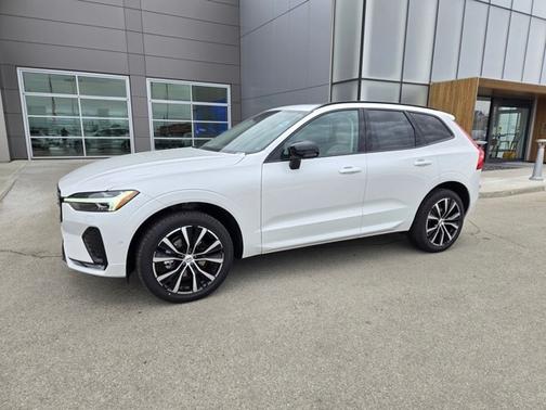 2025 Volvo XC60 B5 Plus